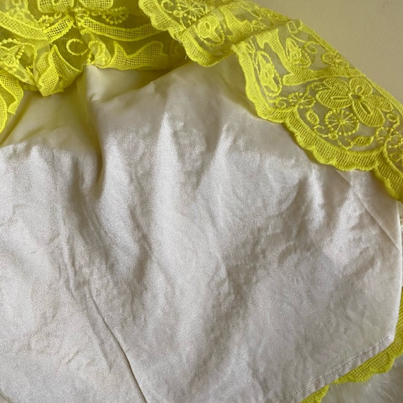 Lucy Paris Reece Scalloped Lace Skirt Size M Neon Yellow - Picture 9 of 11